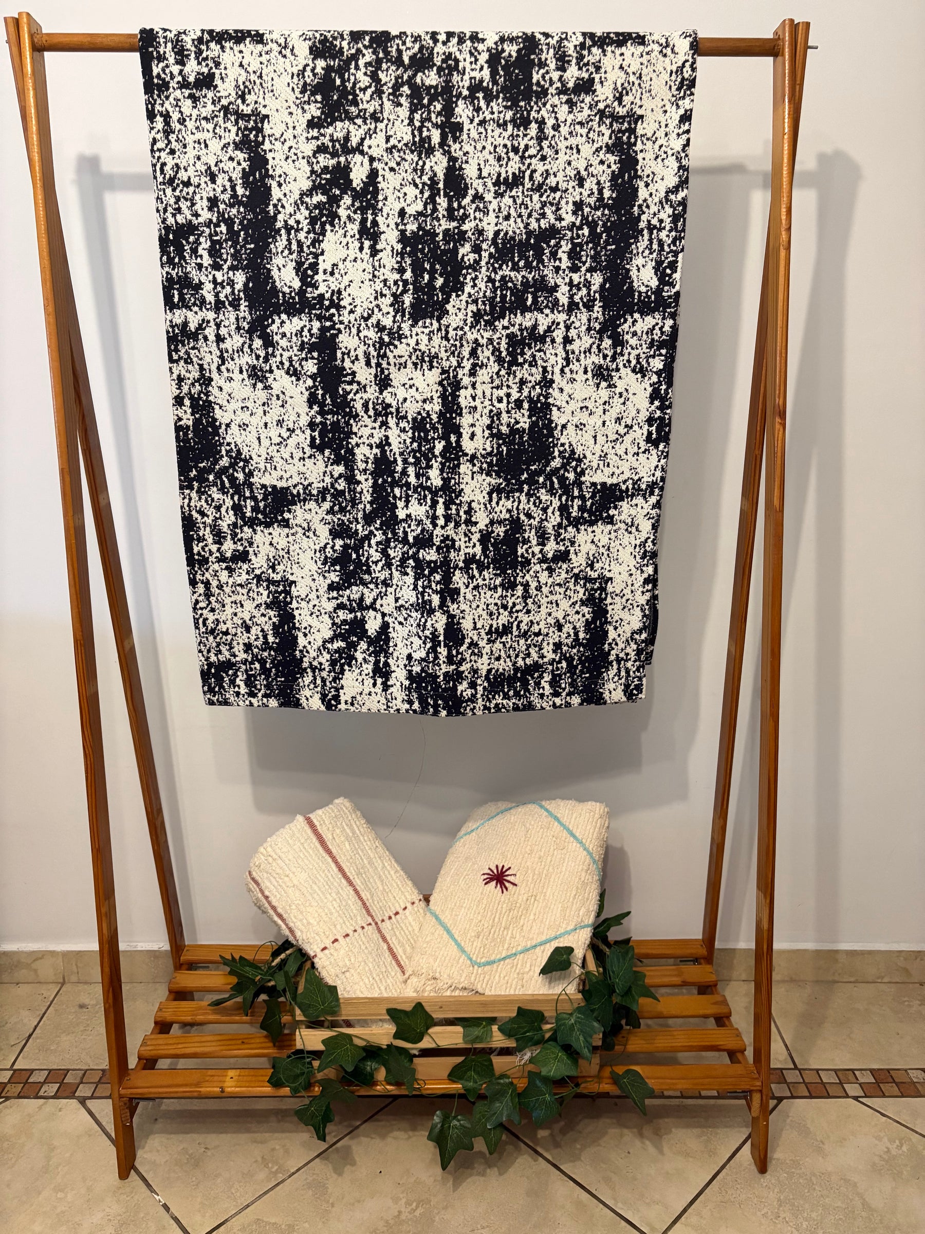 Beira de Cama Carrara Preto e Branco - 1,48m x 1m