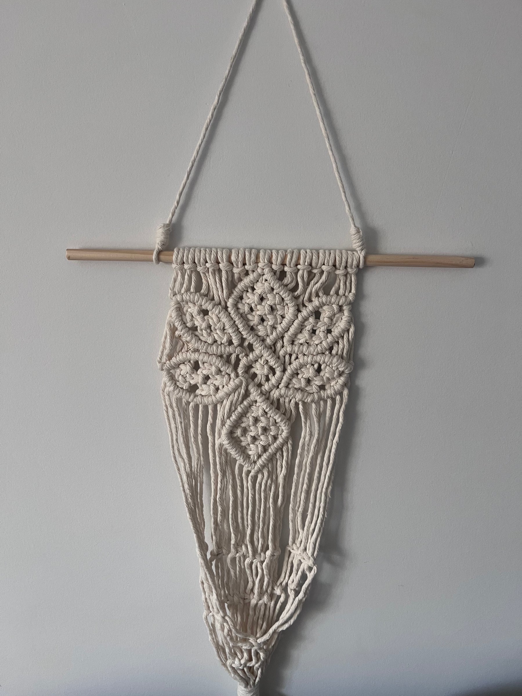 Macramê Painel Porta Vaso Flor Cru - 86cm x 36,5cm