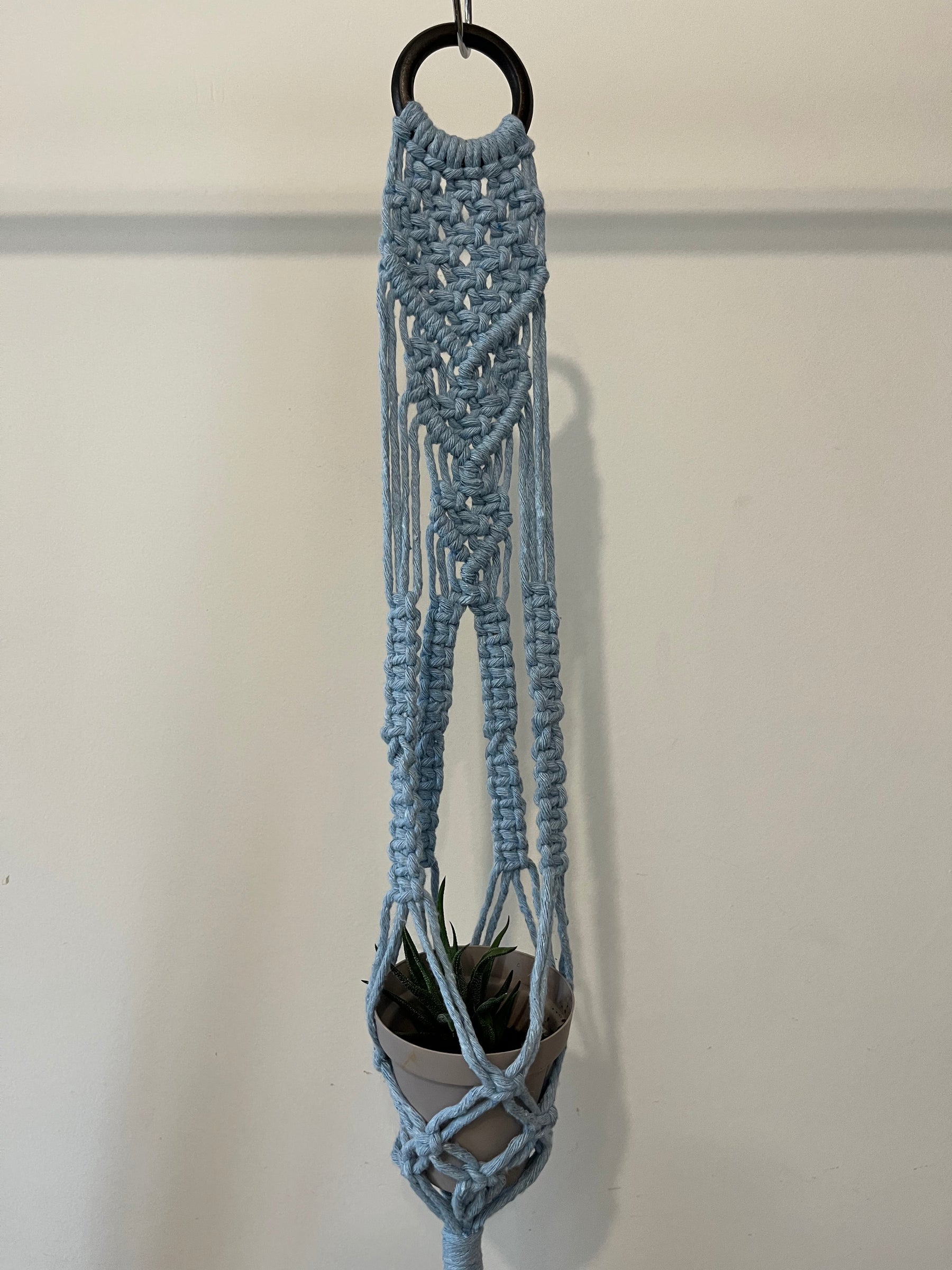 Macramê Porta Vaso Azul Médio - 79cm x 8cm