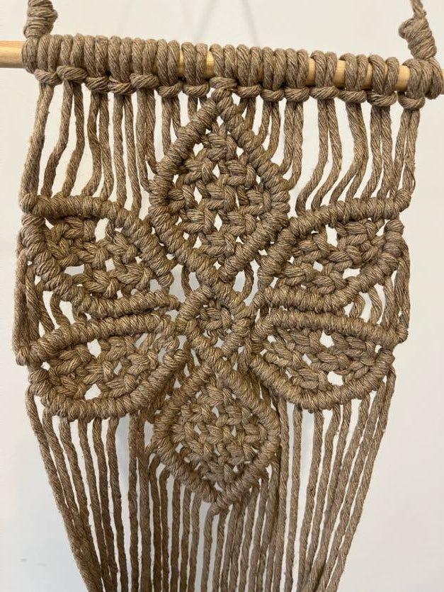 Macramê Painel Porta Vaso Flor Marrom -92cm x 30cm