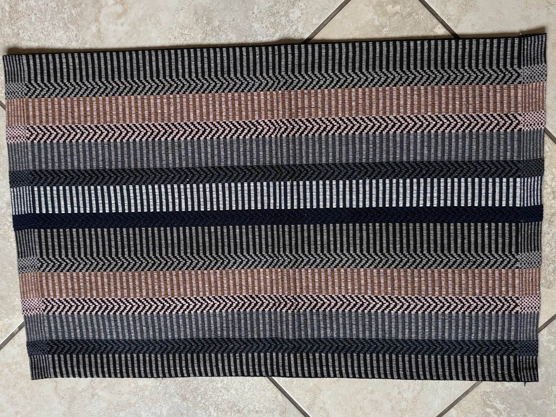 Tapete Individual Aquarela Marrom, Cinza e Preto - 46cm x 67cm