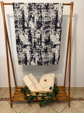 Beira de Cama Carrara Preto e Branco - 1,48m x 1m