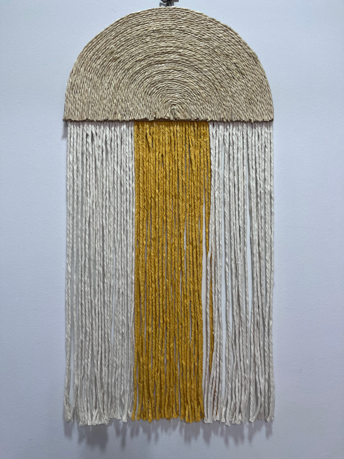 Macramê Meia Lua Amarelo Médio - 38cm x 82cm