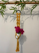 Macramê Porta Vaso Amarelo Médio - 68cm x 6cm
