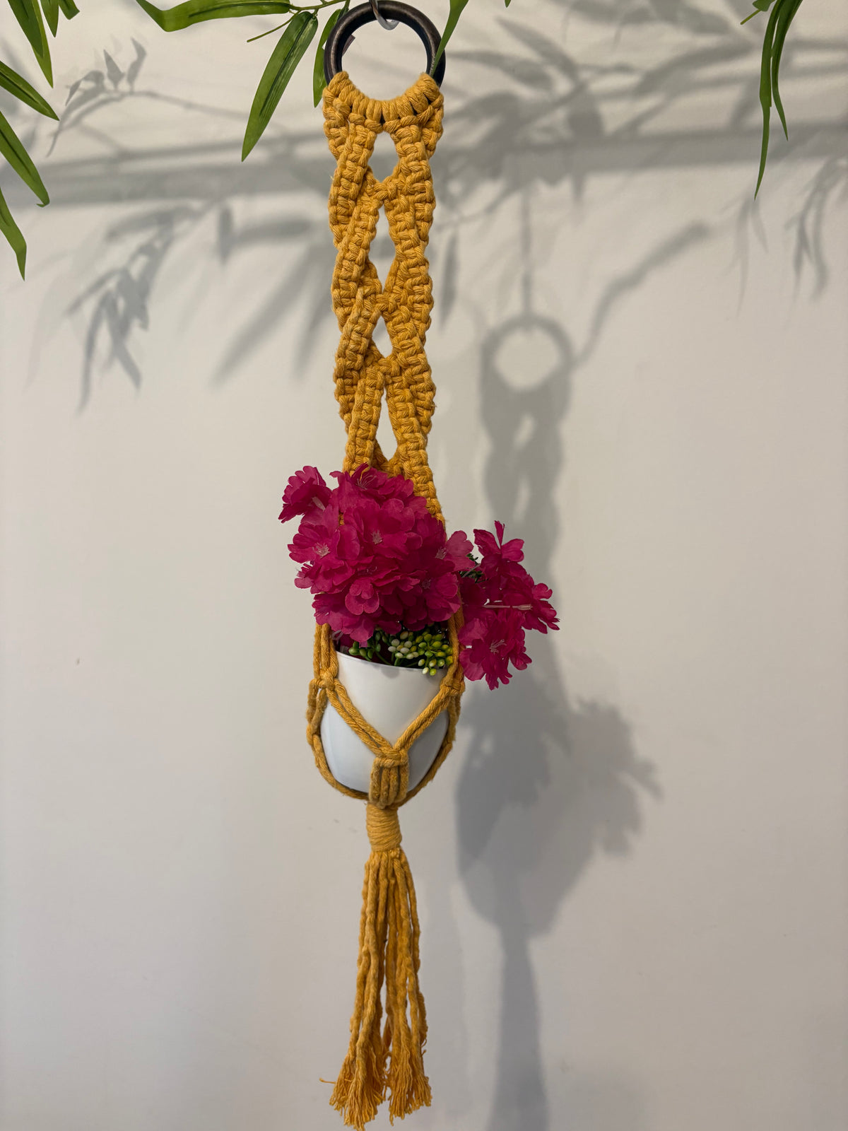 Macramê Porta Vaso Amarelo Médio - 68cm x 6cm