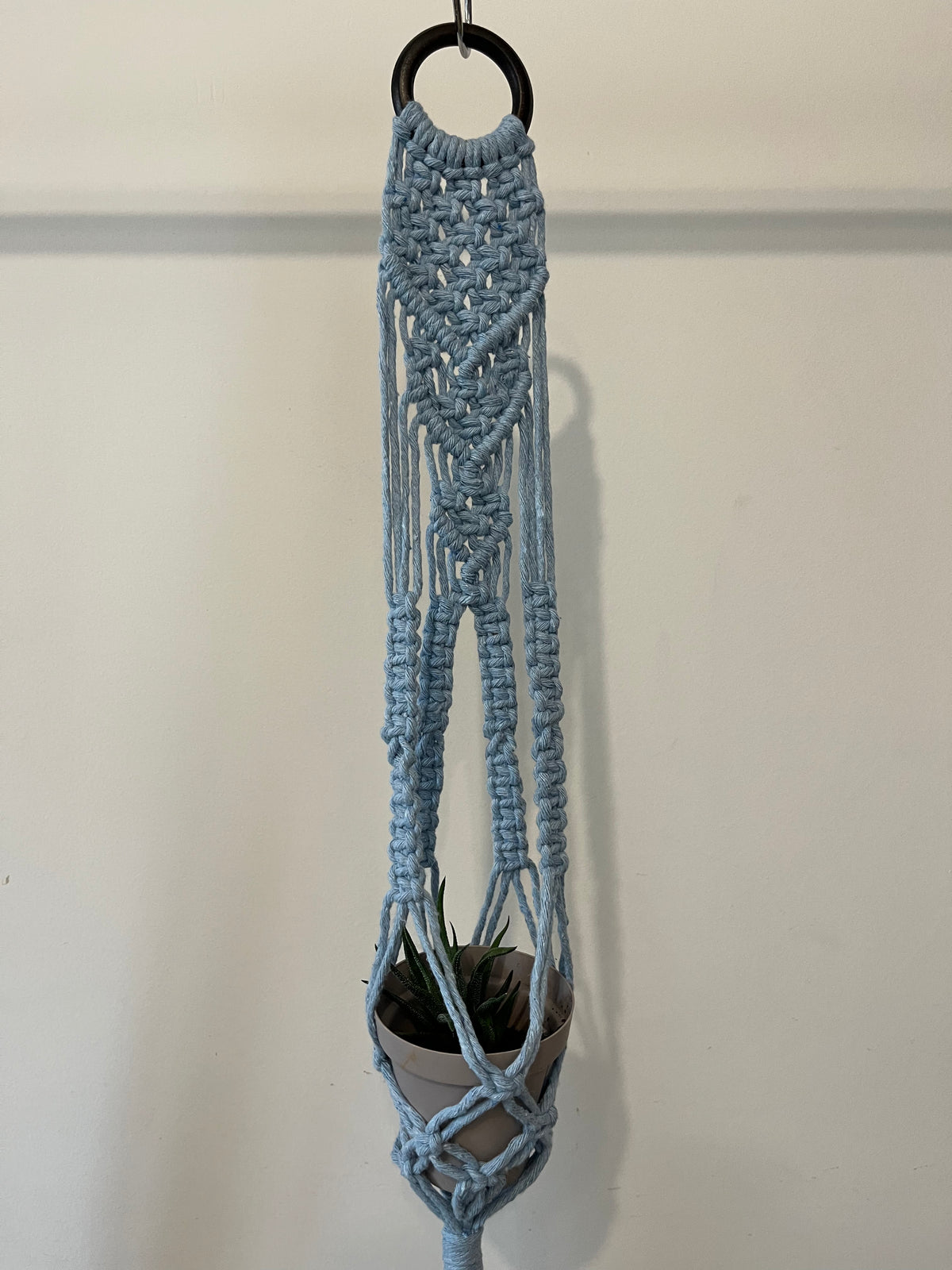 Macramê Porta Vaso Azul Médio - 79cm x 8cm