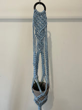 Macramê Porta Vaso Azul Médio - 79cm x 8cm