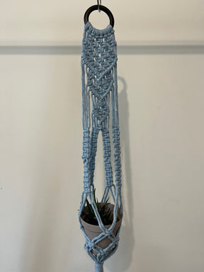 Macramê Porta Vaso Azul Médio - 79cm x 8cm