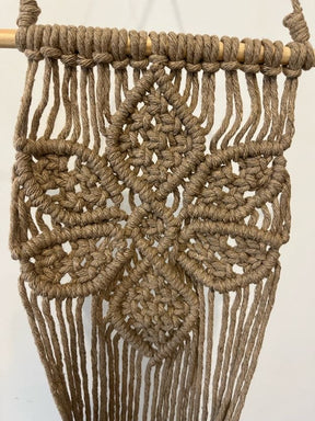 Macramê Painel Porta Vaso Flor Marrom -92cm x 30cm