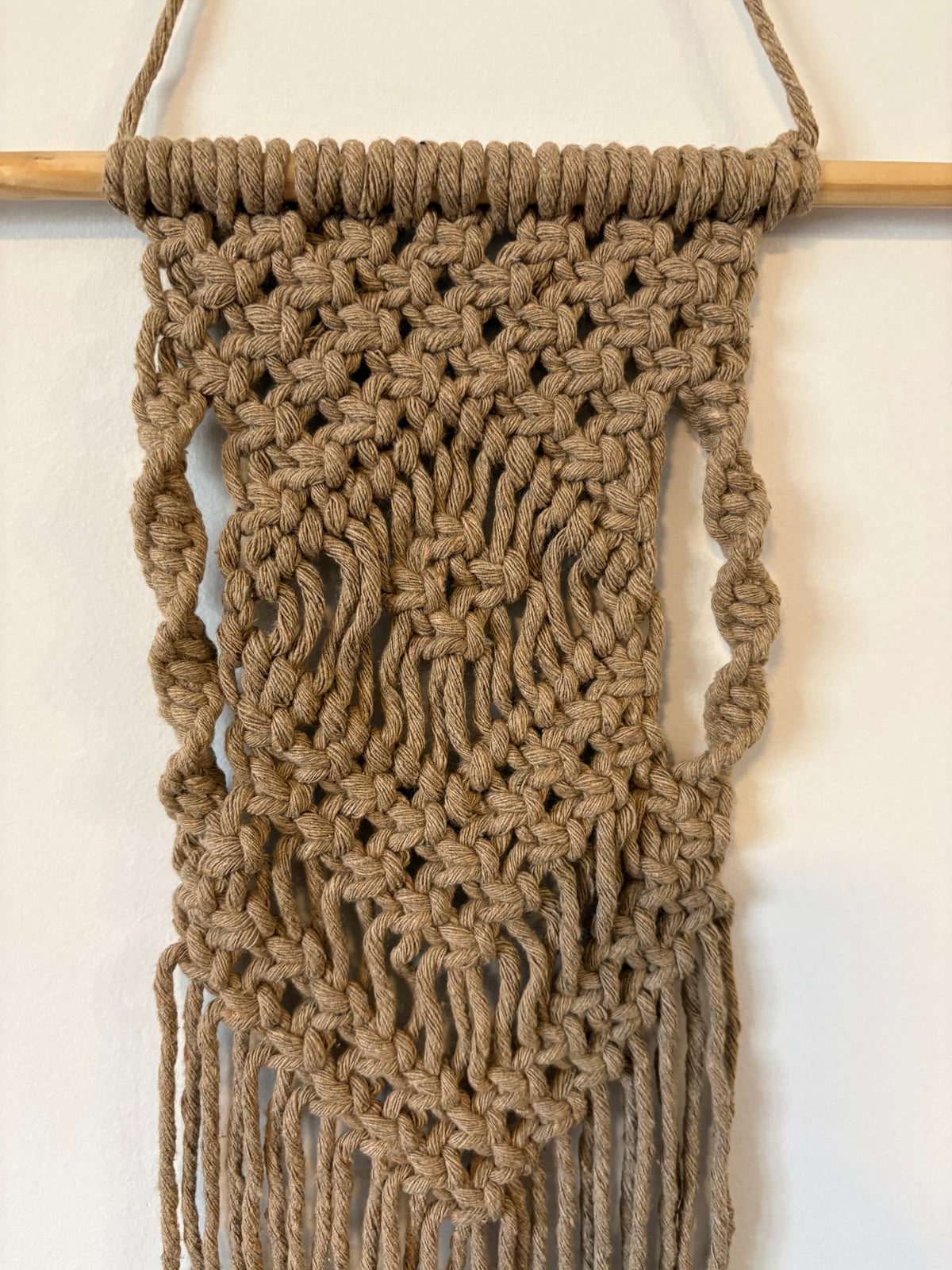 Macramê Painel Marrom - 66cm x 31cm