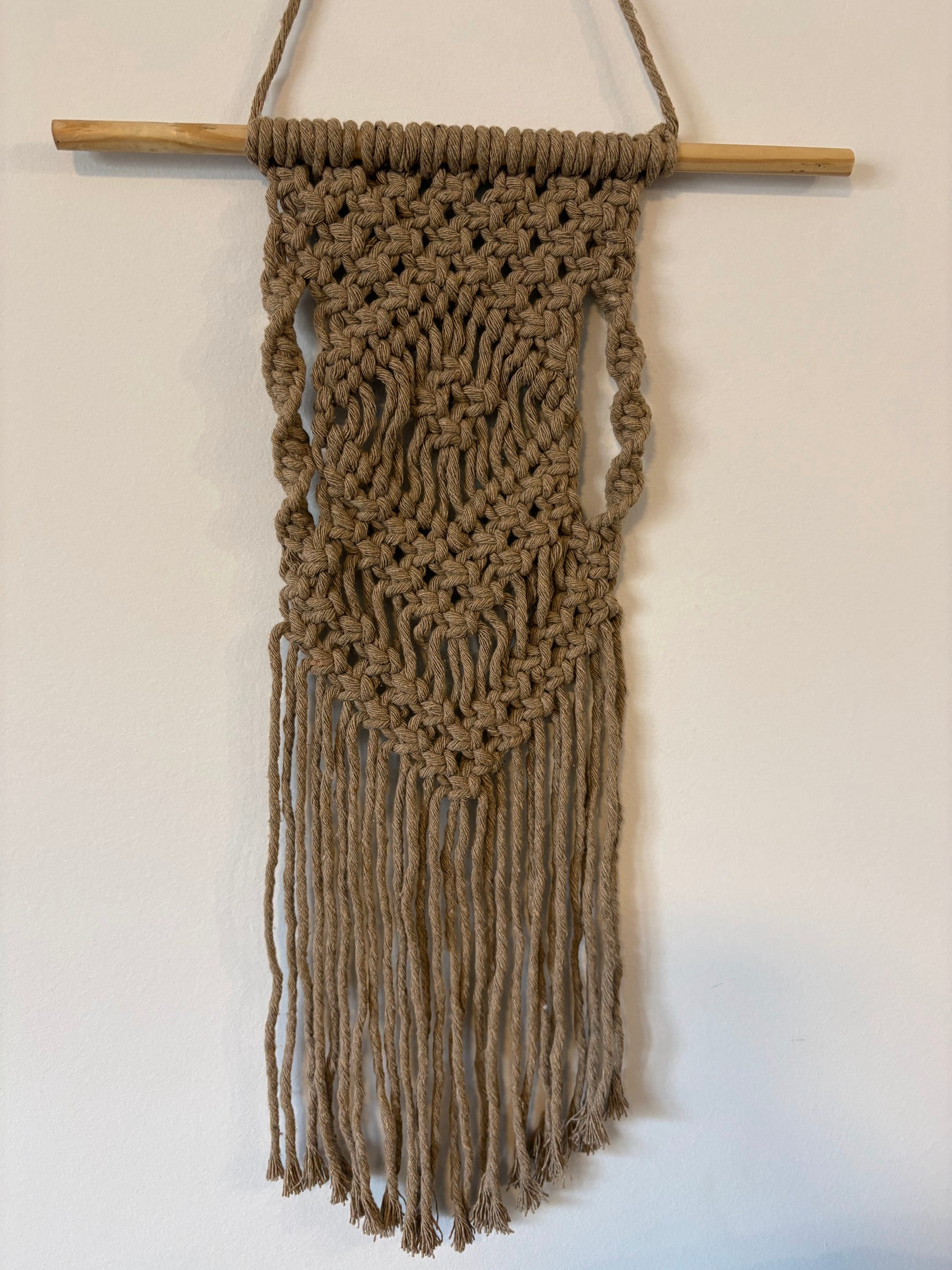 Macramê Painel Marrom - 66cm x 31cm